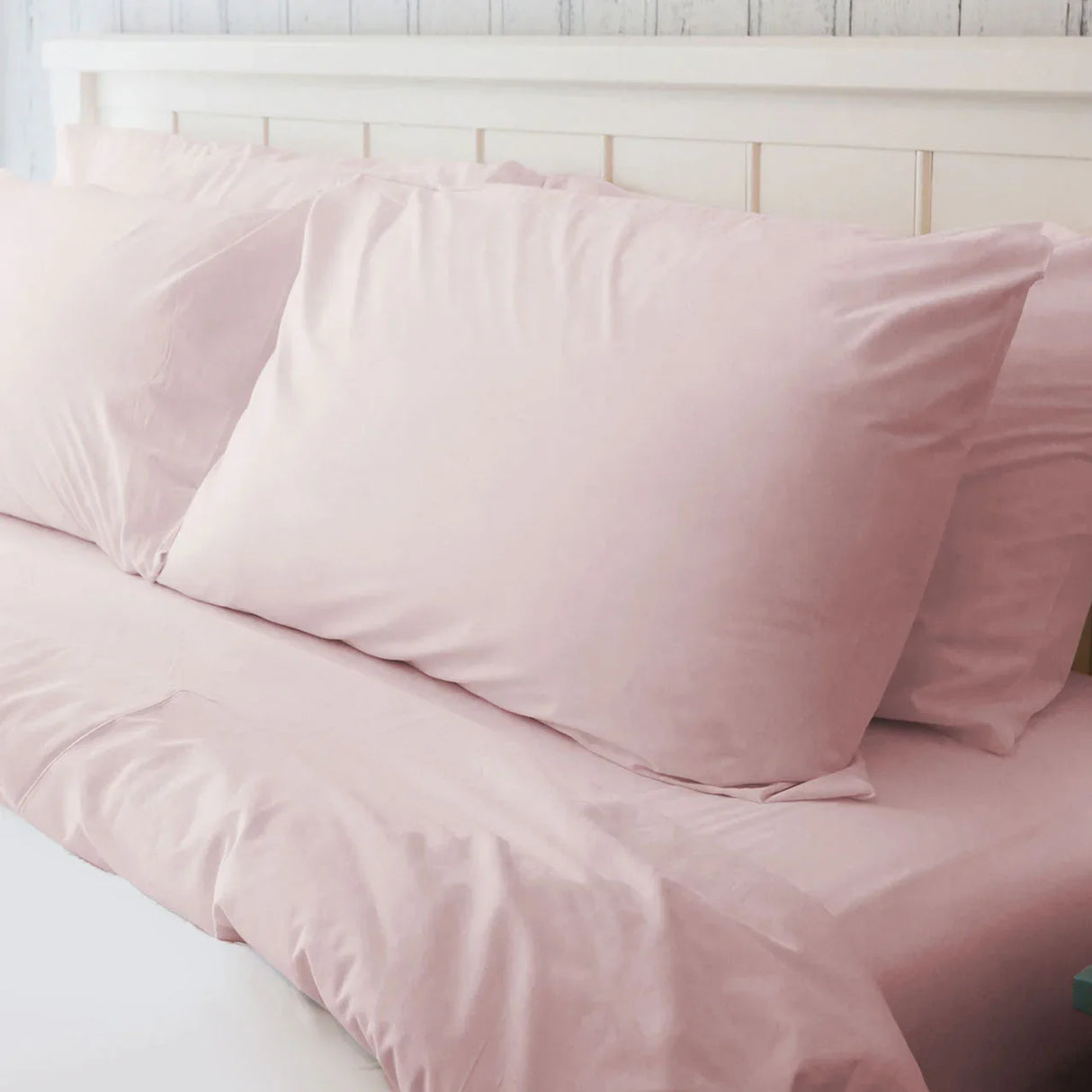 High quality hotel linens in a baby pink shade. Features fluffy pillows and duvet. Product includes pillowcases, duvet cover, fitted sheets and flat sheets.